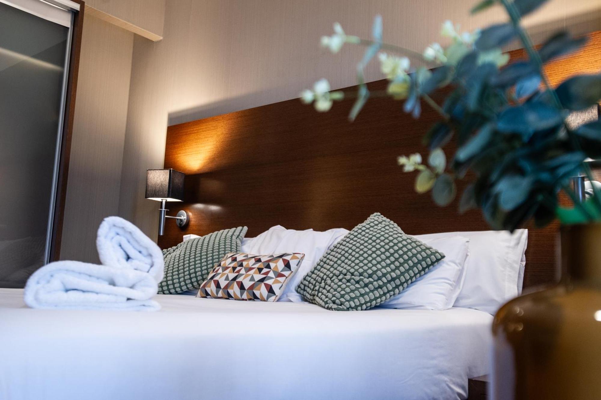 บาเลนเซีย คองเกรส โฮเต็ลแอนด์สปา Hotel ปาเตร์นา ภายนอก รูปภาพ