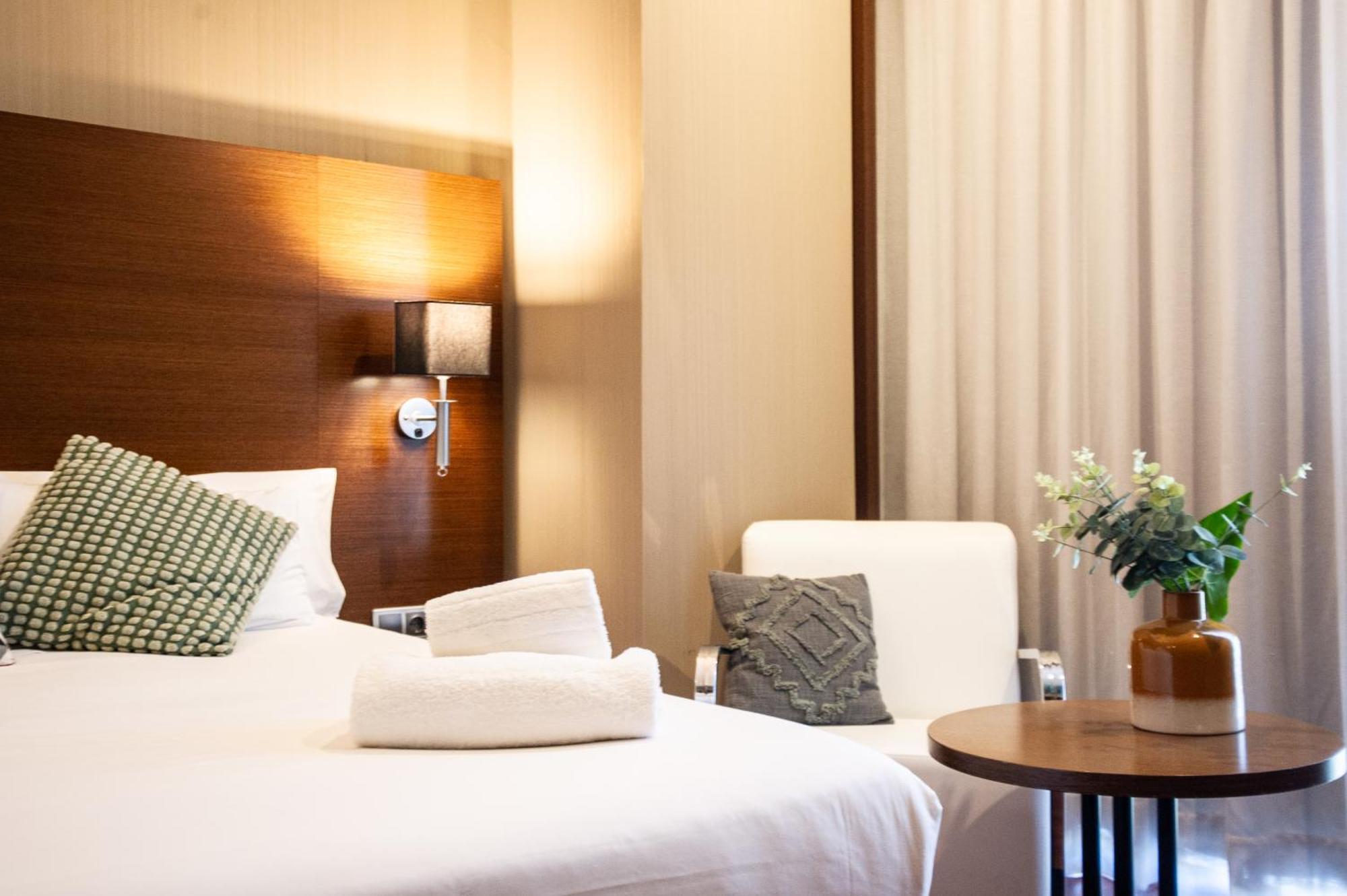 บาเลนเซีย คองเกรส โฮเต็ลแอนด์สปา Hotel ปาเตร์นา ภายนอก รูปภาพ